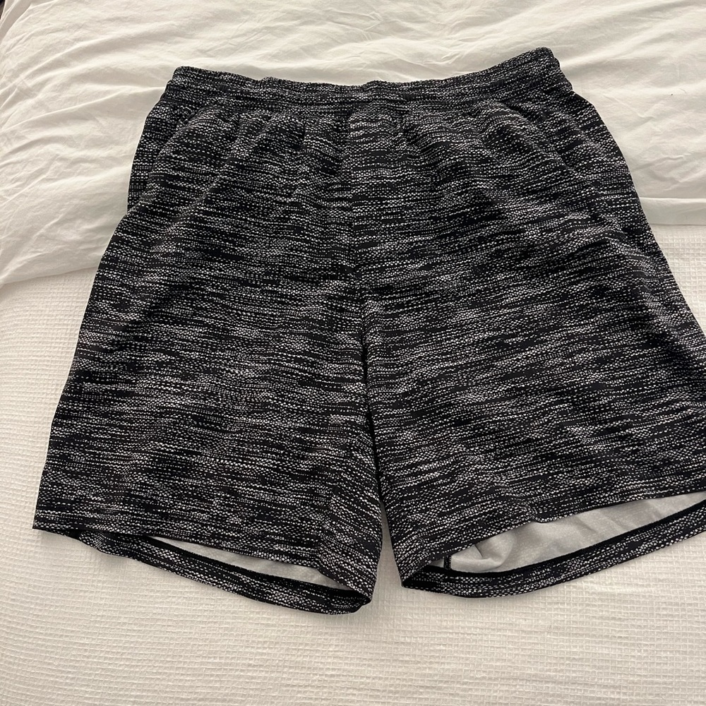 MENS lululemon liner-less place breaker shorts